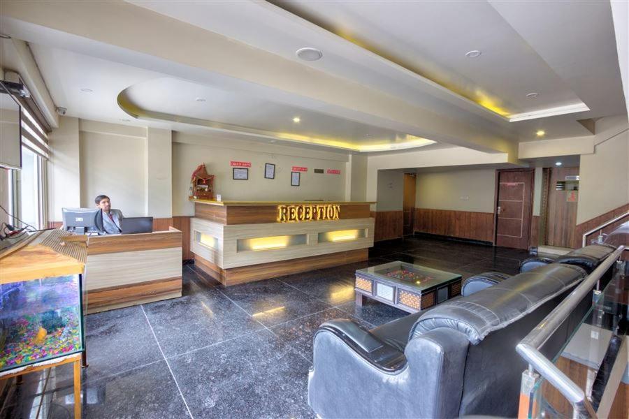 Hotel Neelam Manali Near Volvo Bus Stand Manali Exterior foto